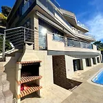 Villa De Lujo Con Vistas Al Mar Y Piscina Privada