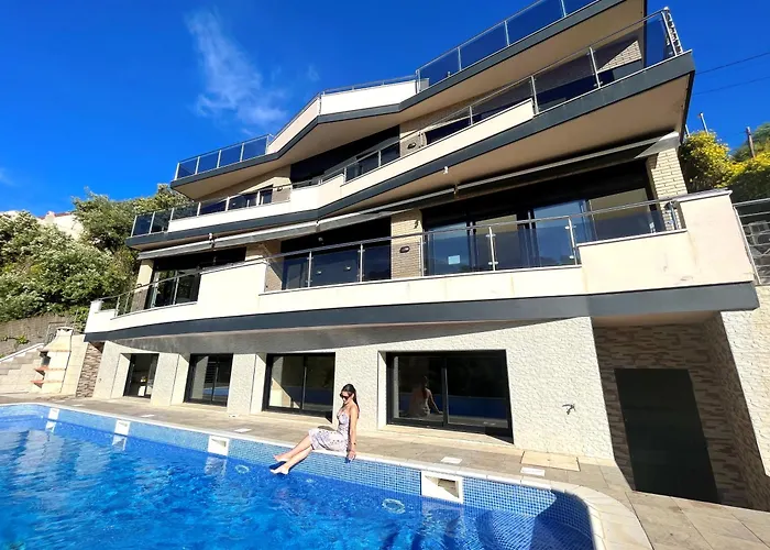 Villa De Lujo Con Vistas Al Mar Y Piscina Privada